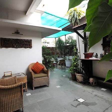 Master Bed And Breakfast New Delhi Exteriör bild
