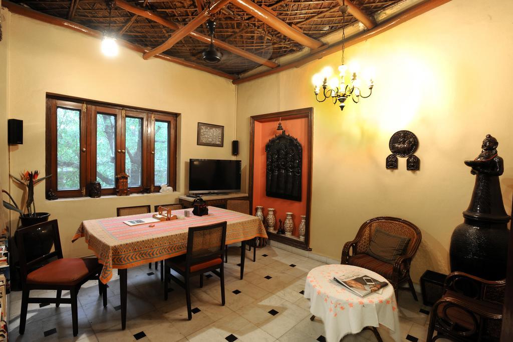 Master Bed And Breakfast New Delhi Exteriör bild